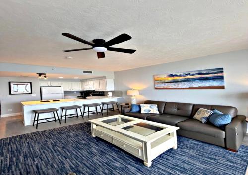 16th Floor 1 BR Resort Condo Direct Oceanfront Wyndham Ocean Walk Resort Daytona Beach 1606 in Daytona Beach, USA