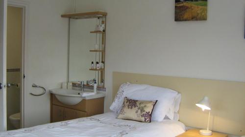 2 twin beds