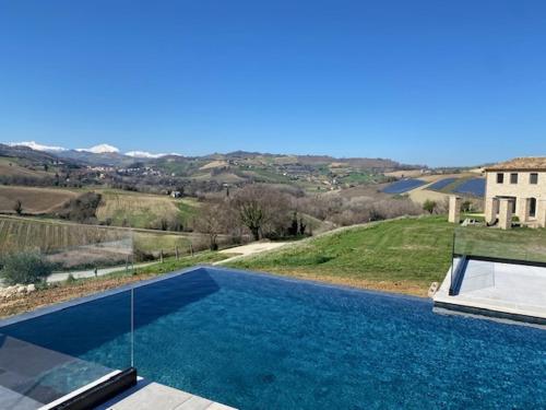 Peldbaseins, Agriturismo Il Borghetto in Montedinove