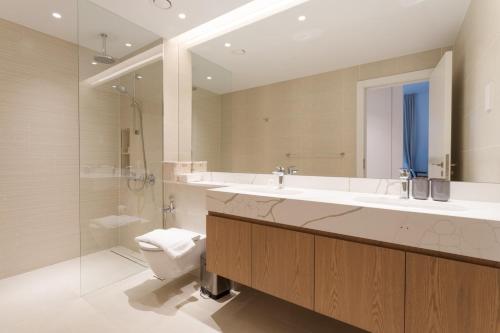 Locations - 2BR Beachfront with Amazing City and Burj Khalifa View - image 4