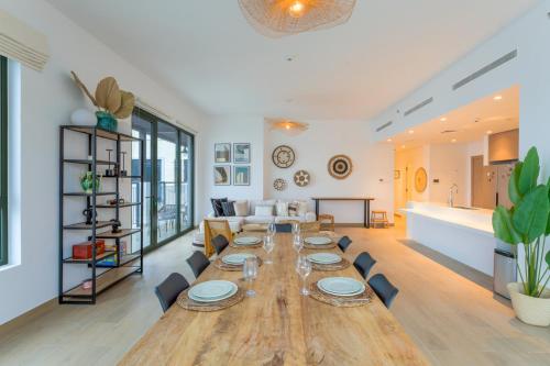 Locations - 2BR Beachfront with Amazing City and Burj Khalifa View - image 3