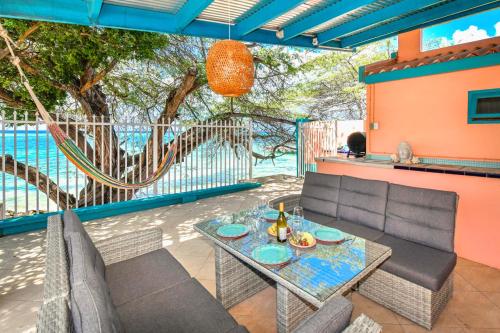Vybavení, Beachfront Two-Bedroom Villa in Savaneta
