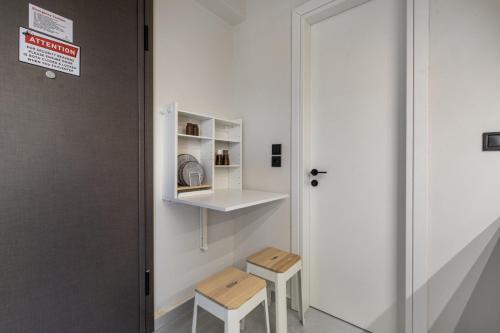 Oraya Chic Studio with Balcony in Athens - image 2