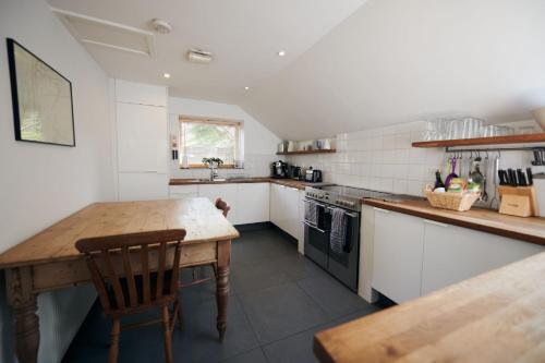 Viesnīcas āriene, Wildhaven - A wonderful country escape in the Brecon Beacons, surrounded by countryside views in Gvinfī