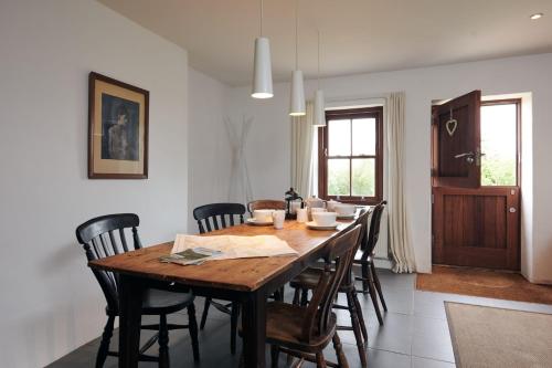 Viesnīcas āriene, Wildhaven - A wonderful country escape in the Brecon Beacons, surrounded by countryside views in Gvinfī