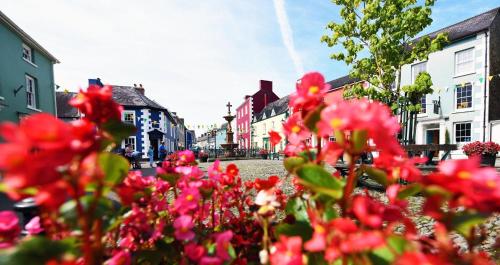 Viesnīcas āriene, Wildhaven - A wonderful country escape in the Brecon Beacons, surrounded by countryside views in Gvinfī