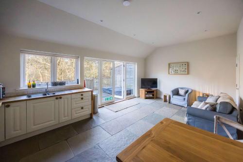 Riverside Hideaway for Two Hot Tub River Lochay in 基林