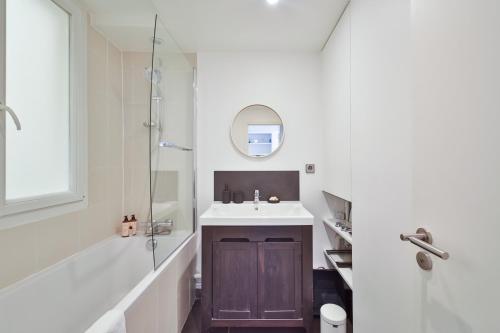 Palais Royal Charm Home - image 11