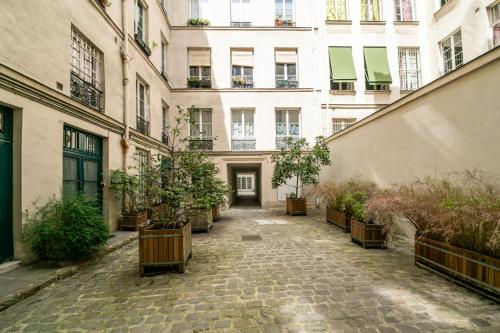 Palais Royal Charm Home - image 9