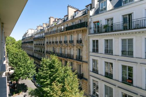 Marais République Family - main image