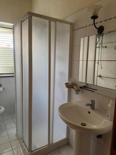 浴室, Casa vacanze a Vatolla in Cilento, a 15 min dal mare in 佩爾迪福莫
