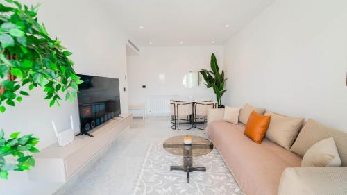 מתקני המלון, New 2BR · Sunny Balcony · Jardins Carthage in Jardins De Carthage