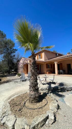 Ferienvilla in der Provence in großem Garten in 萊薩克