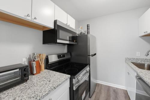 2BR2BA Perfect for Traveling Nurses Near Duke in 瑟沃德萊夫