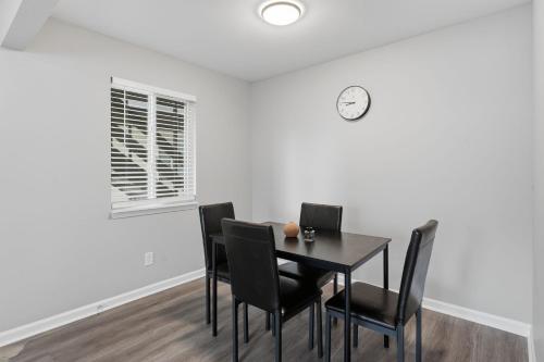 2BR2BA Perfect for Traveling Nurses Near Duke in 瑟沃德萊夫