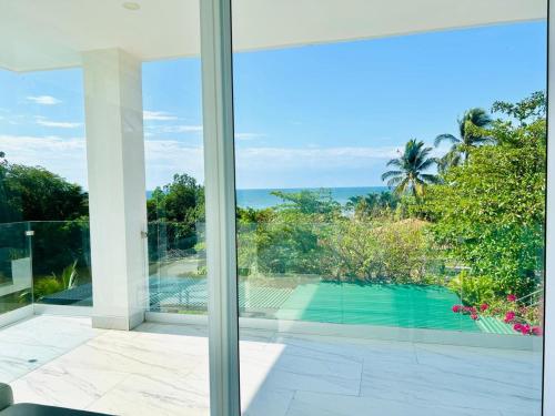 Skats, The Views Resort in El Zonte