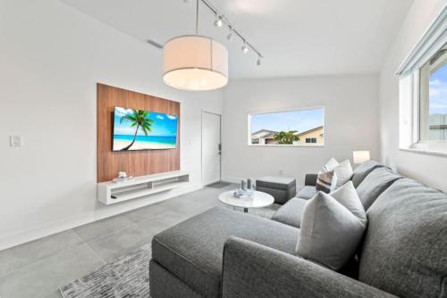 Modern Hialeah Escape Backyard Casino Park in Hialeah (Florida)