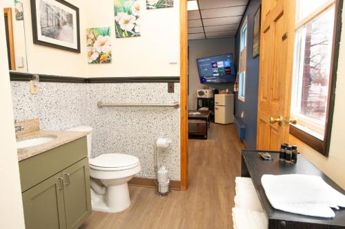 Foothills Lodge & Cafe - image 12