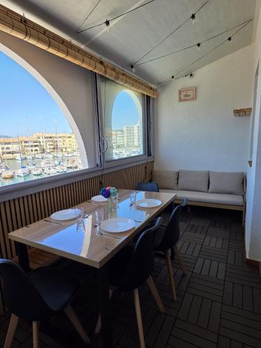 Bel appartement vue port, clim, parking, WiFi