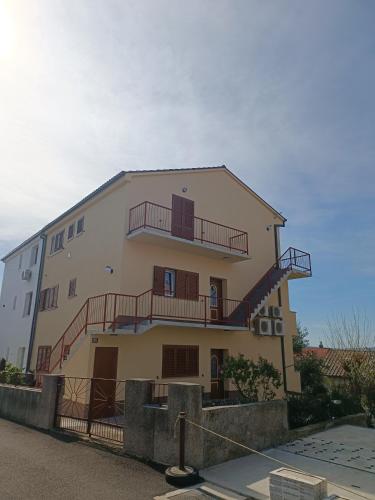 Apartmani Lili – khách sạn tại Crikvenica
