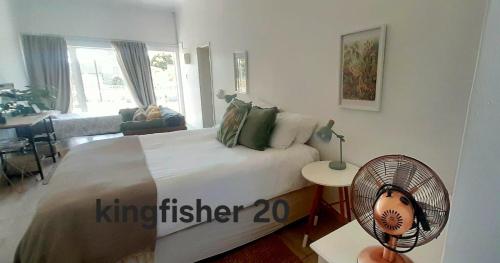 Kingfisher by the river - self catering in Veldrif