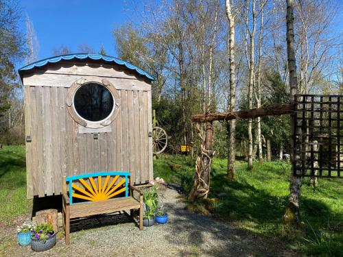 Sapphire forest garden shepherd’s hut gîte à louer Smethcott