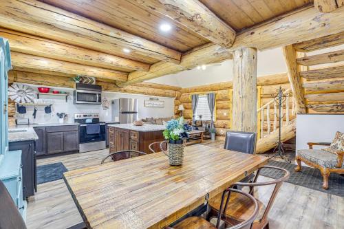 'Rustic Cliff Ranch' in Uintah Basin: Dogs Welcome in Ballard (UT)