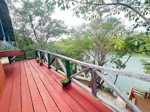 The Howler Jungle House and Cabanas in Burrell Boom