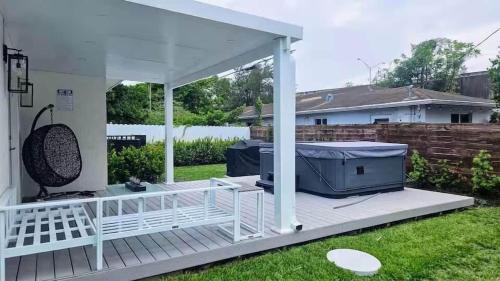 Spacious Villa with Hot Tub Near MIA Sleeps 12 – khách sạn tại North Miami
