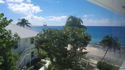7mile Beachfront! 3 bedroom family beach condo - image 5