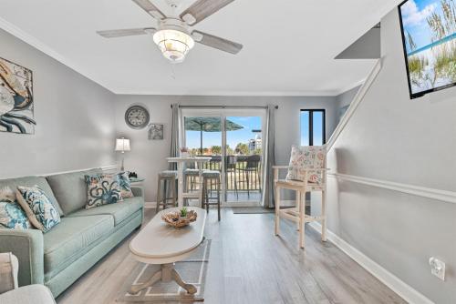 South Winds 2-Updated Condo-Beach views-Walk to Hangout-FREE PARKING near Pink Pony Pub