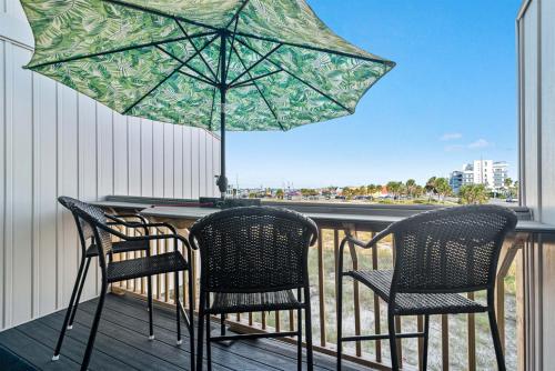 South Winds 2-Updated Condo-Beach views-Walk to Hangout-FREE PARKING near Pink Pony Pub