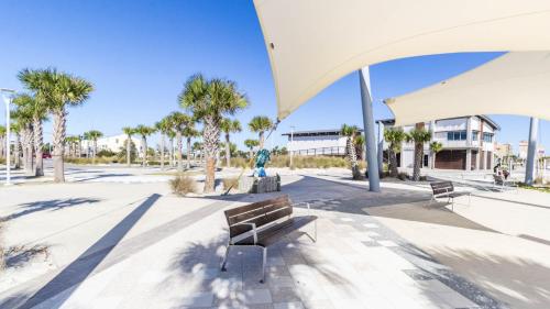 South Winds 2-Updated Condo-Beach views-Walk to Hangout-FREE PARKING near Pink Pony Pub