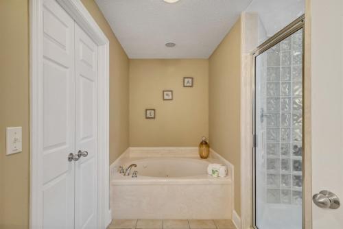 Lighthouse on the Bay Unit 2213-Pet Friendly Condo-Boaters heaven-Large Condo in Caswell