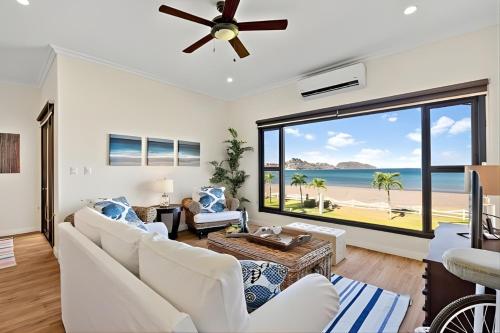 Pacific Beach 9 - Beachfront Condo, BBQ, pool, prime location, sleeps 4 – khách sạn tại Potrero