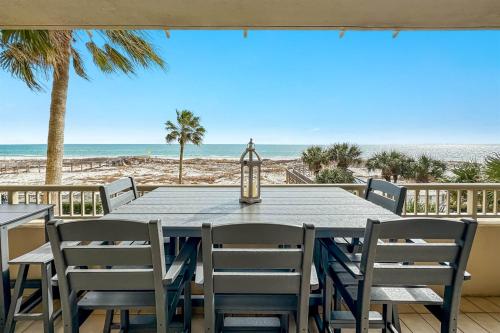 Beach Club C-310 NEW-Beachfront-VIEWS-Exquisite-Sleeps 8 Full Service Resort- – khách sạn tại Gulf Highlands
