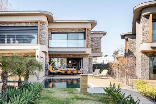 Luxurious Villa Private Pool Private Beach Views – khách sạn tại Ortakent