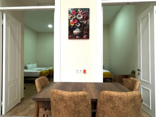 2 bedrooms, 3 beds