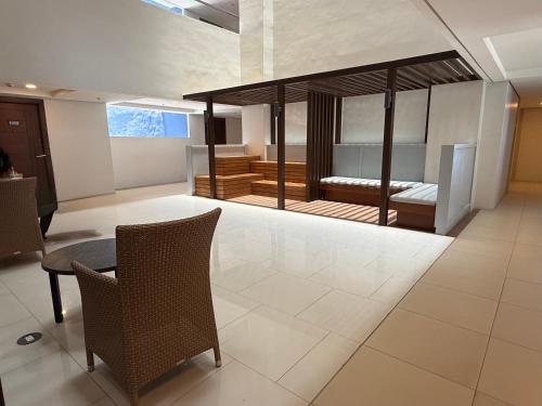 Bar/ Salón, SKYLINE EXECUTIVE STUDIO I 38 Park Avenue, Cebu IT Park I Pool I HS WiFi in Apas