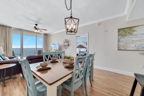 Avalon 1807 -Beachfront Condo-Amazing Views-Full of Amenities-Arcade-Fine Dining in Gulf Shores (AL)