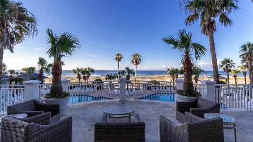 Avalon 1807 -Beachfront Condo-Amazing Views-Full of Amenities-Arcade-Fine Dining in Gulf Shores (AL)