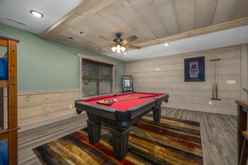 Smoky Pines Chalet - image 4