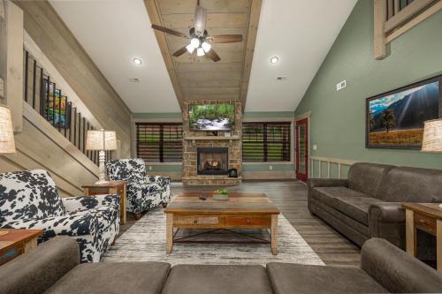Smoky Pines Chalet - main image