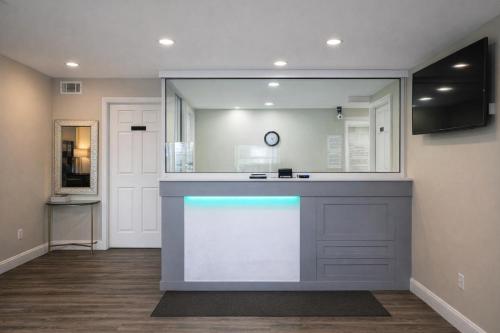Lobby, Quarters Inn & Suites in Anticoch (TN)