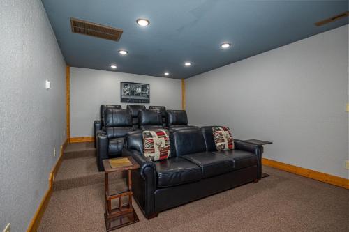 Mountain Sunrise Pool Cottage - image 3