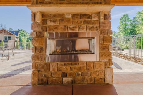 Mountain Sunrise Pool Cottage - image 4