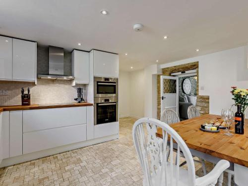 Seadmed, 3 Bed in Witney oc-82478 in Hailey
