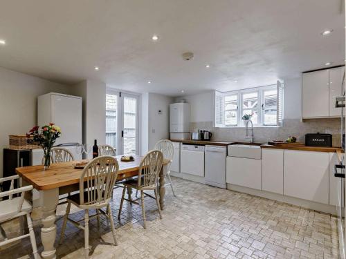 Seadmed, 3 Bed in Witney oc-82478 in Hailey