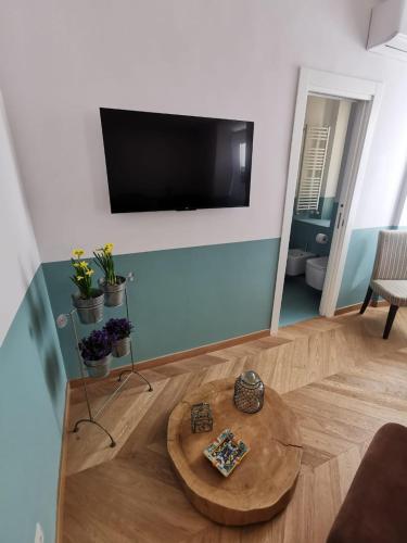 Center 2 Rooms - image 18