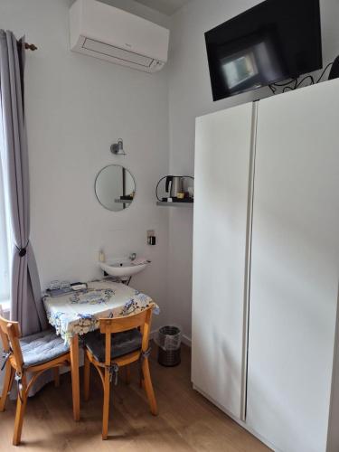 Guest house Adonis 4